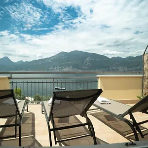 Apartment Penthouse Casa Alkea Masse View, Brenzone sul Garda